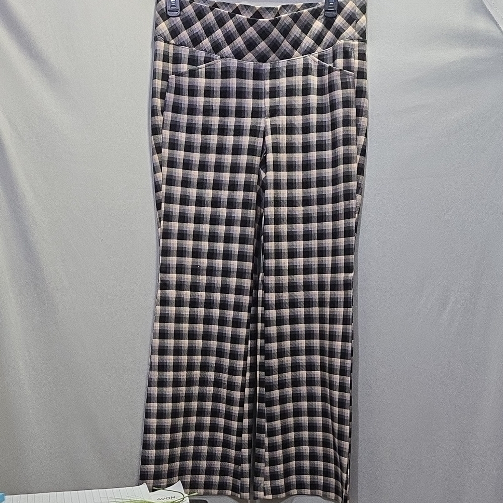 Womens EUC Torrid Black & Cream Plaid Pants Size 1
